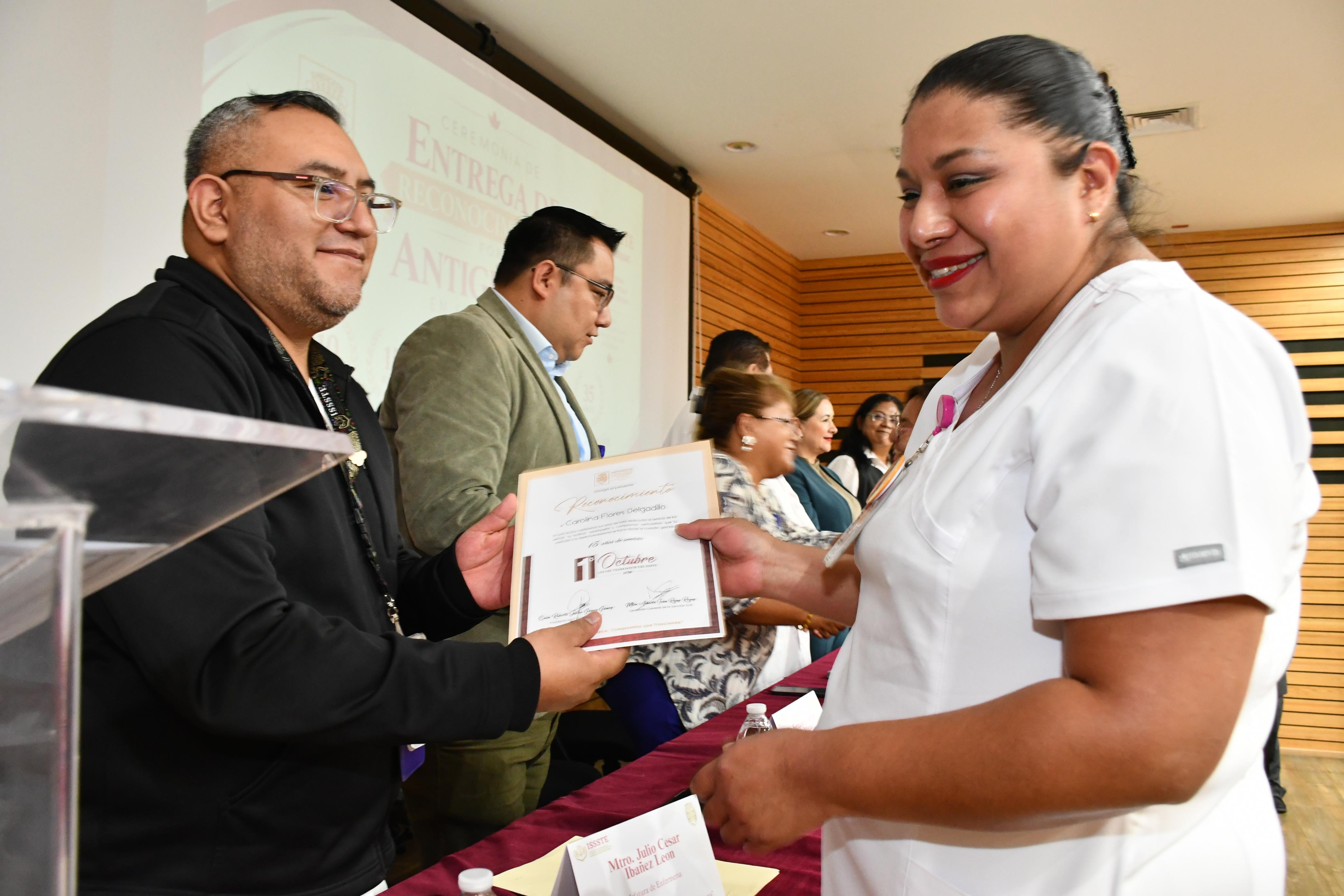 Entrega de Reconocimientos por Años de Servicio en el HG "Dra. Matilde Petra Montoya Lafragua" 